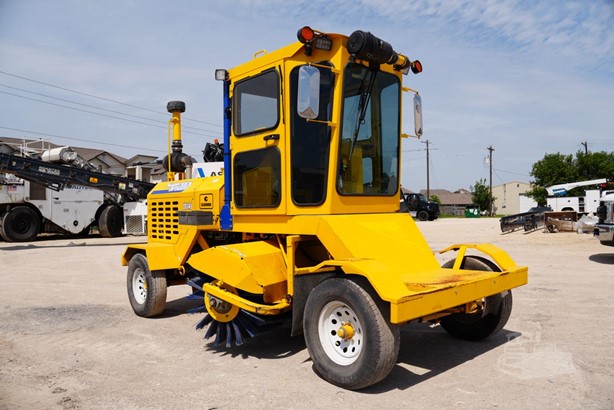 2024 Superior Broom DT74J sweeper photo 1