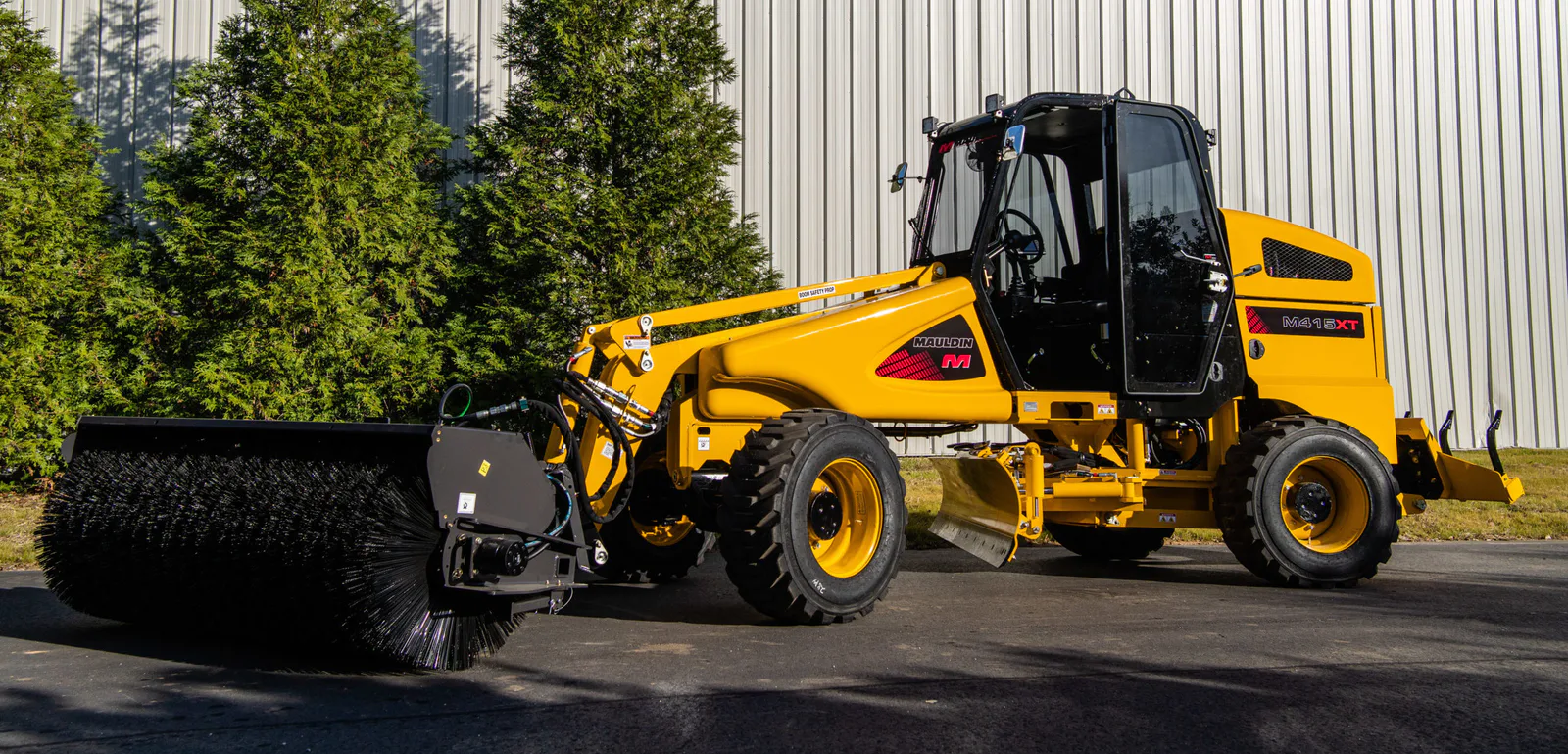Mauldin M415XT road maintainer with bucket
