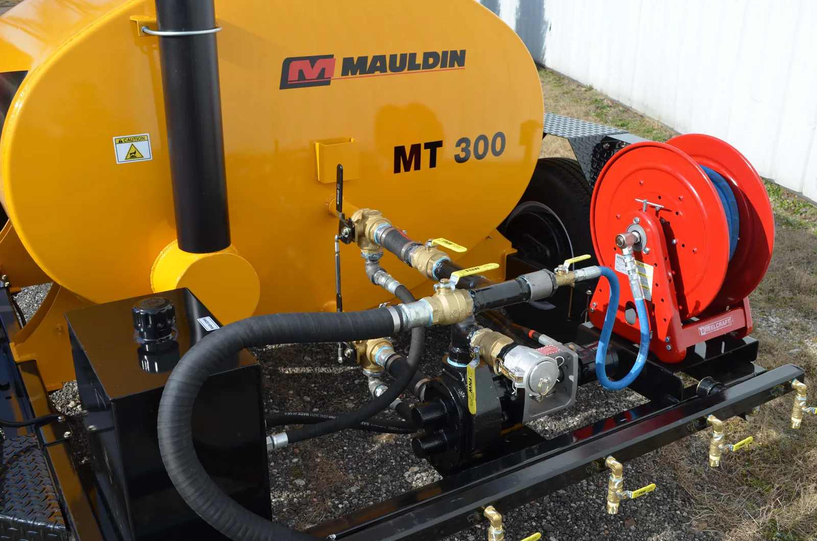 Mauldin asphalt distributor truck