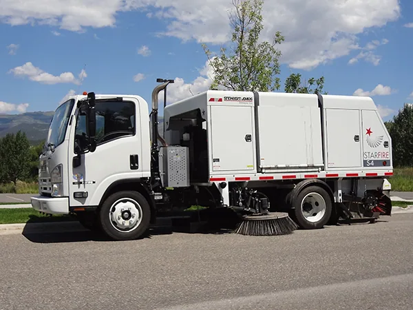 Starfire S-4c parked side profile on cab-over chassis
