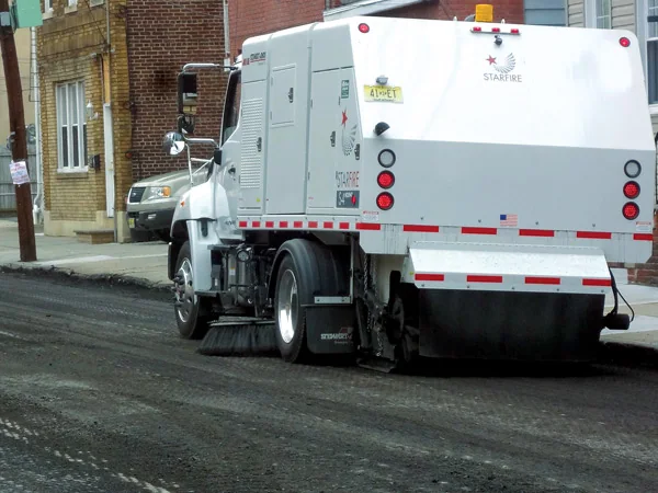 Starfire S-4XL sweeping millings along curb