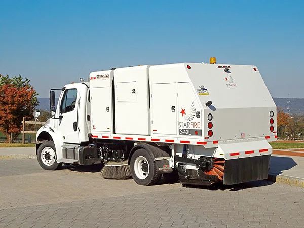 Starfire S-4XXL rear quarter view on a conventional chassis