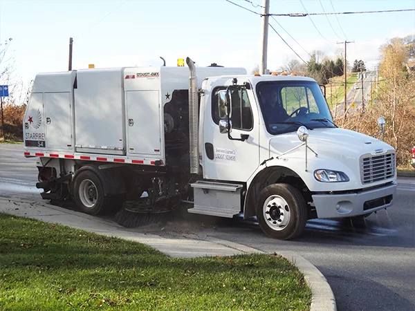 Starfire S-4XXL sweeping along a curb
