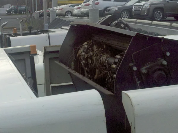 Starfire S-6t top view showing debris in the hopper